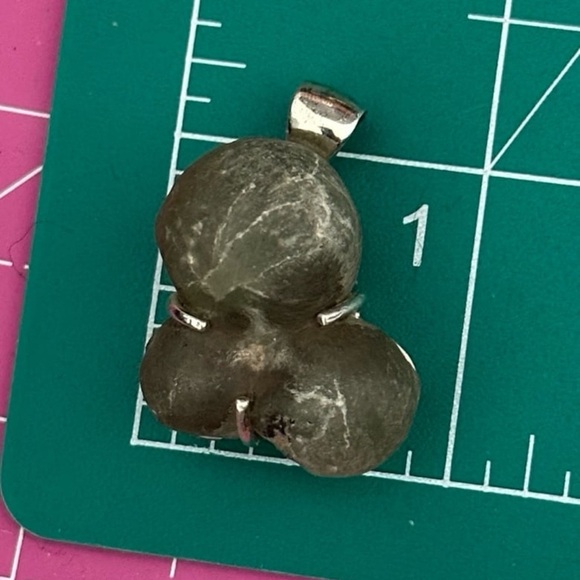 Moldevite cluster sterling silver pendant - Picture 2 of 4